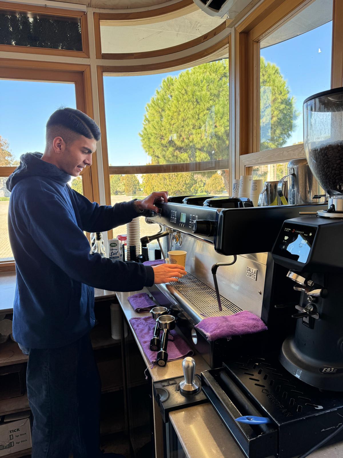 Öğrencilerin Gözdesi Oldu! İzmirli Kahve Büyüyor (10)