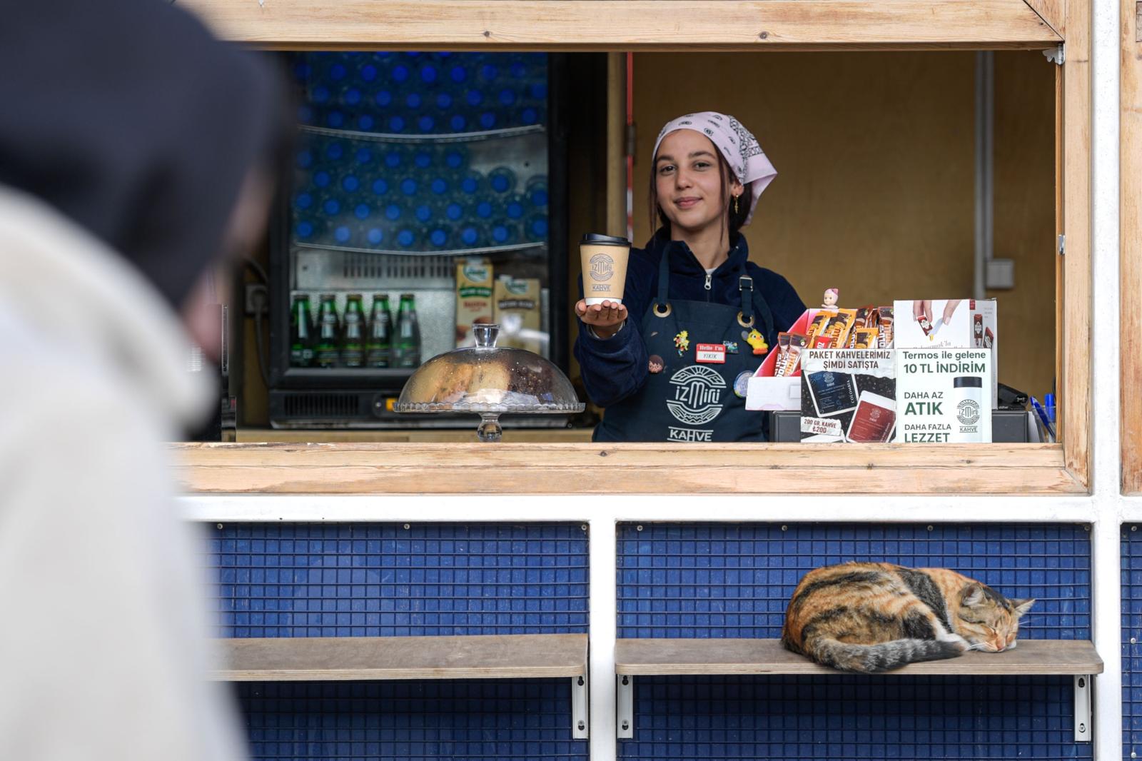 Öğrencilerin Gözdesi Oldu! İzmirli Kahve Büyüyor (8)
