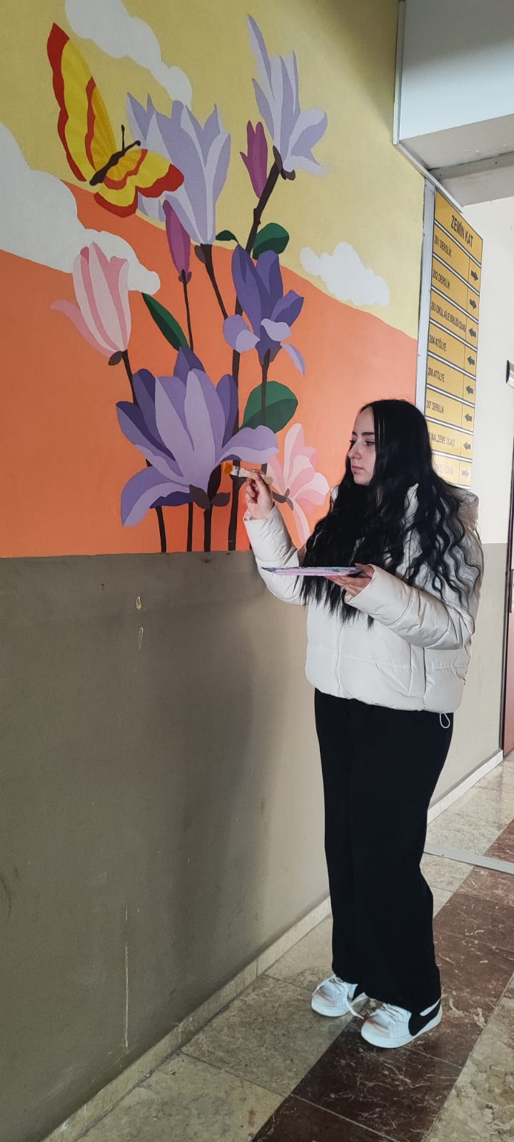 Okulumuzun Duvarları, Öğrencilerimizin Hayal Gücü Ve Renklerle Kurduğu Bağ Sayesinde Adeta Birer Sanat Eserine Dönüşüyor. (4)