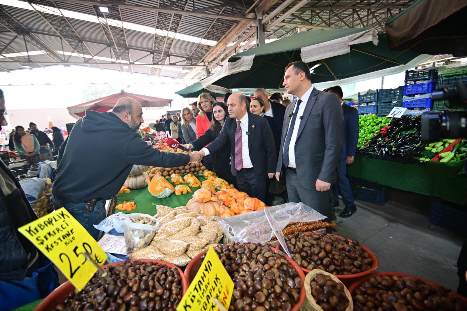 Özgür Karabat İzmir'de 'Chp Iktidara Gelince Türkiye’nin Dağlarında Çiçekler Açacak' (2)