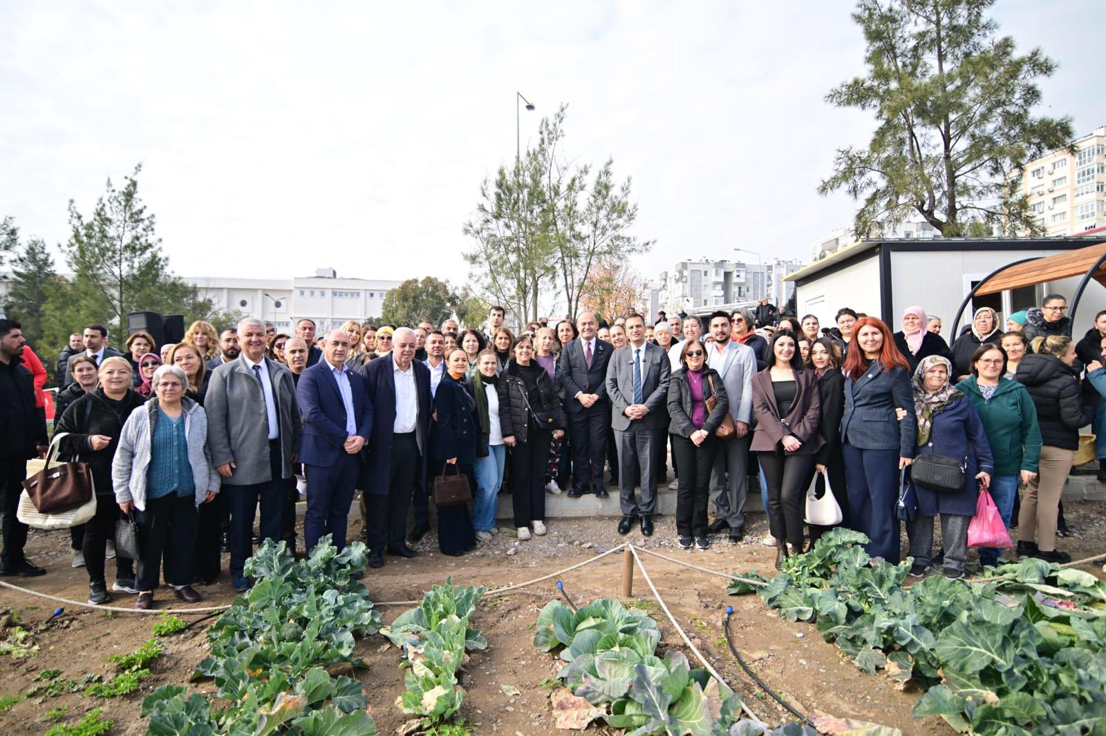 Özgür Karabat İzmir'de 'Chp Iktidara Gelince Türkiye’nin Dağlarında Çiçekler Açacak' (5)