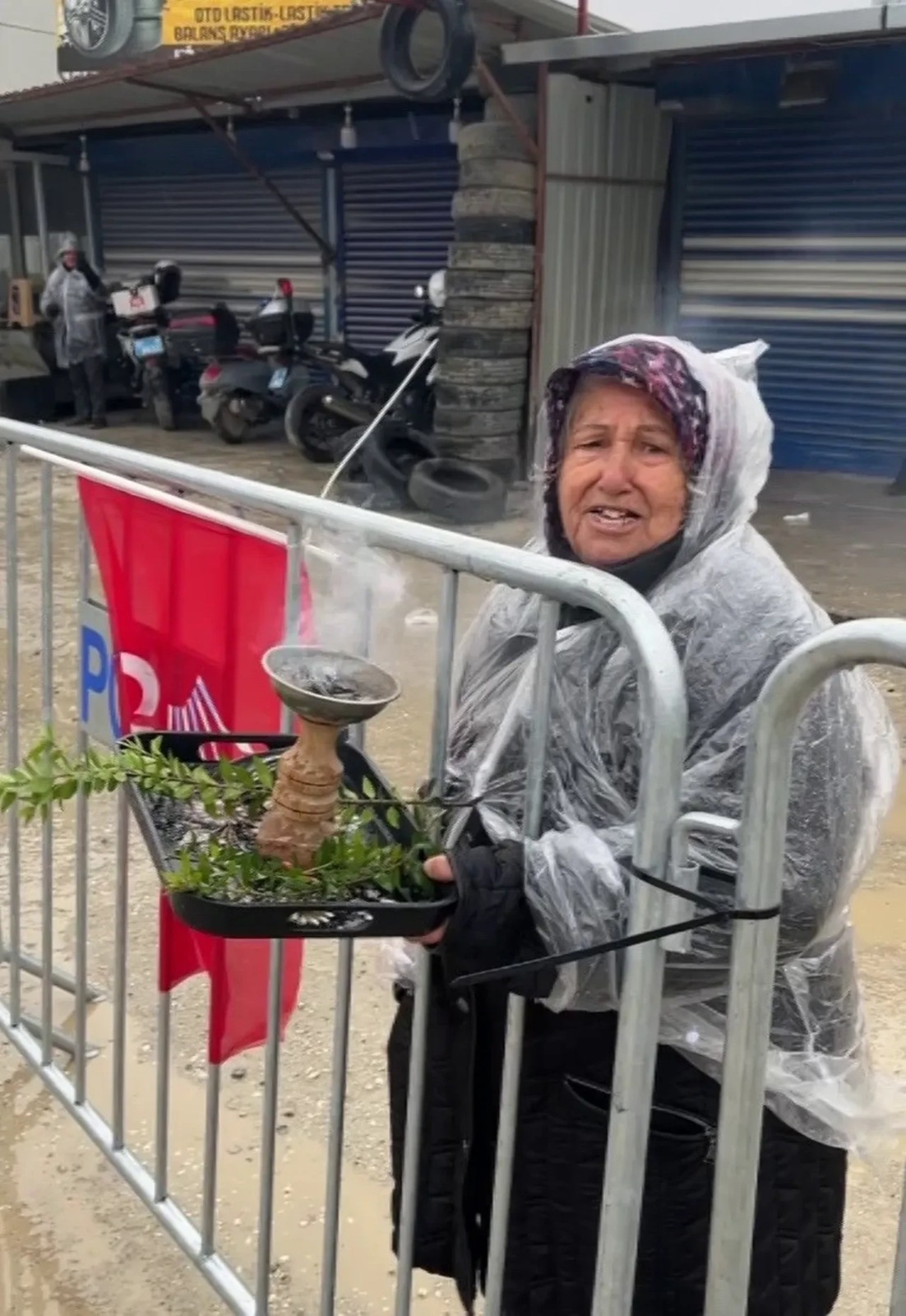 Özgür Özel’in Hatay Mitinginde Ilginç Anlar Kendini Yaktı! (2)