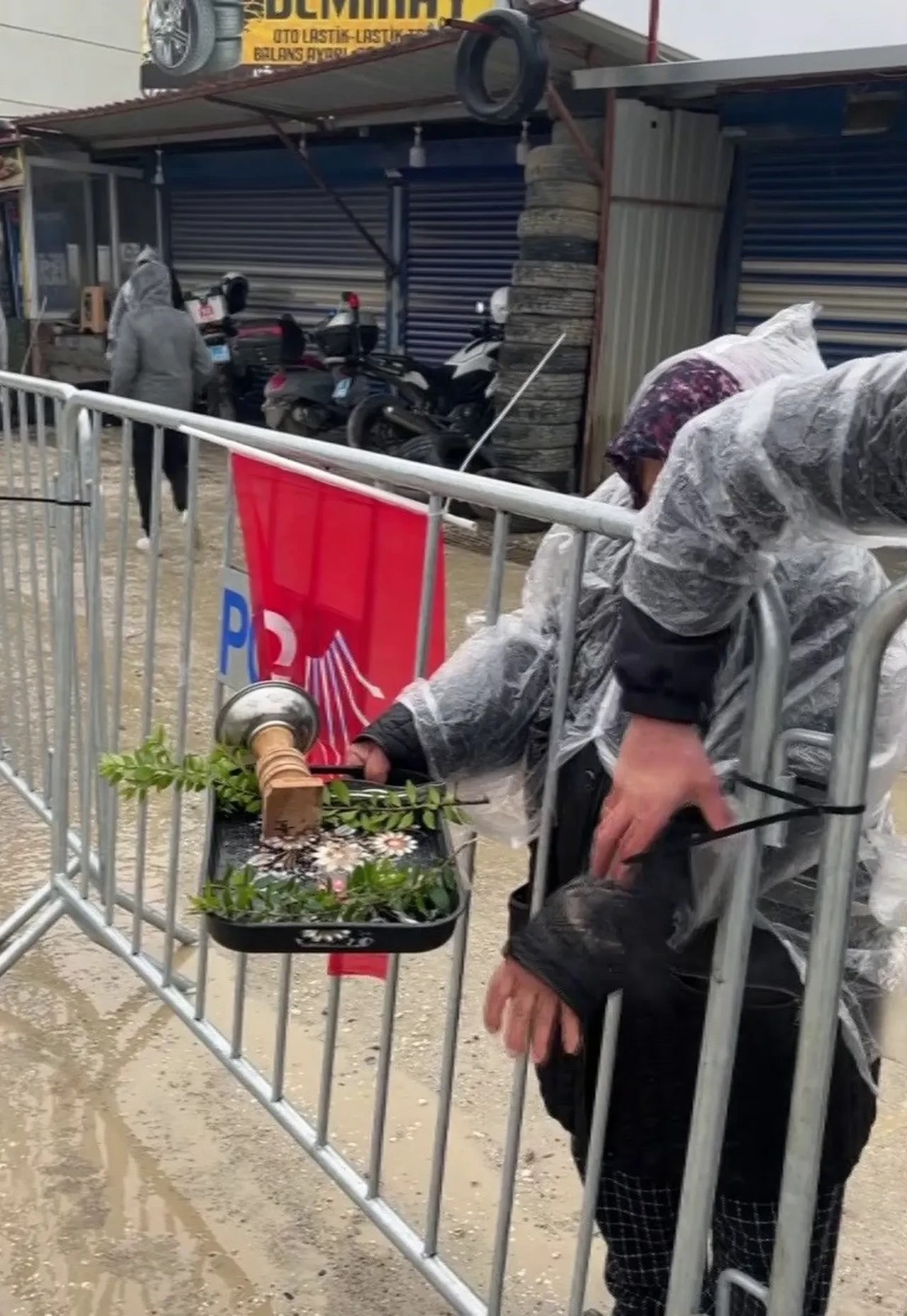 Özgür Özel’in Hatay Mitinginde Ilginç Anlar Kendini Yaktı! (3)