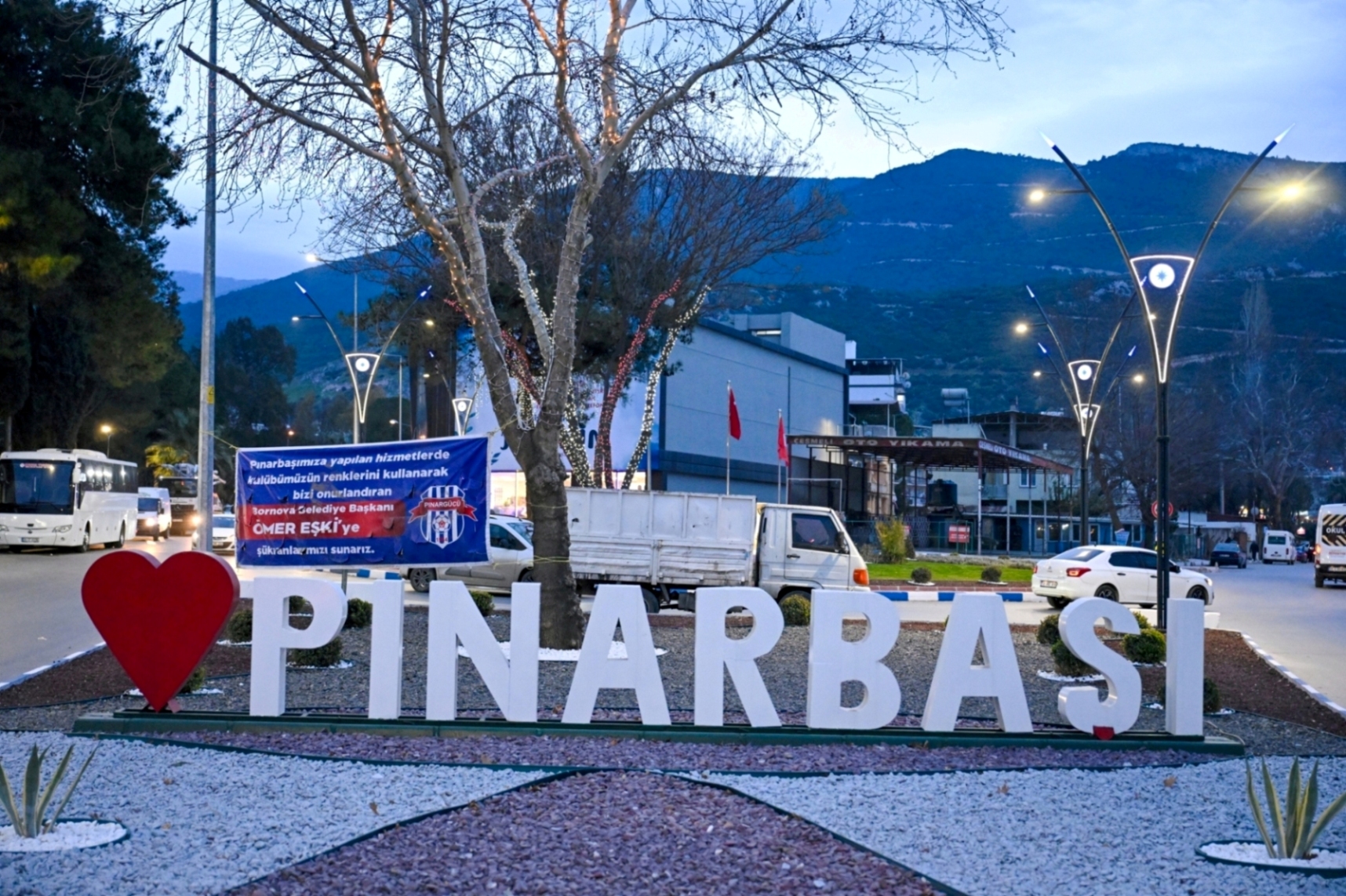 Pınar Caddesi Baştan Aşağı Yenilendi, Şampiyon Heykeliyle Taçlandı! (2)