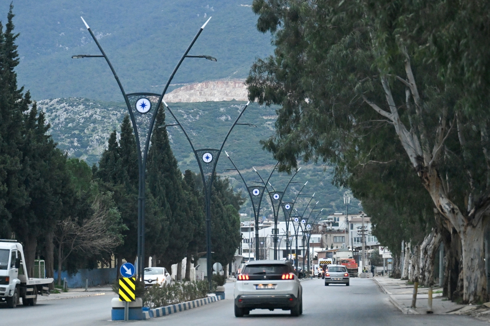 Pınar Caddesi Baştan Aşağı Yenilendi, Şampiyon Heykeliyle Taçlandı! (5)