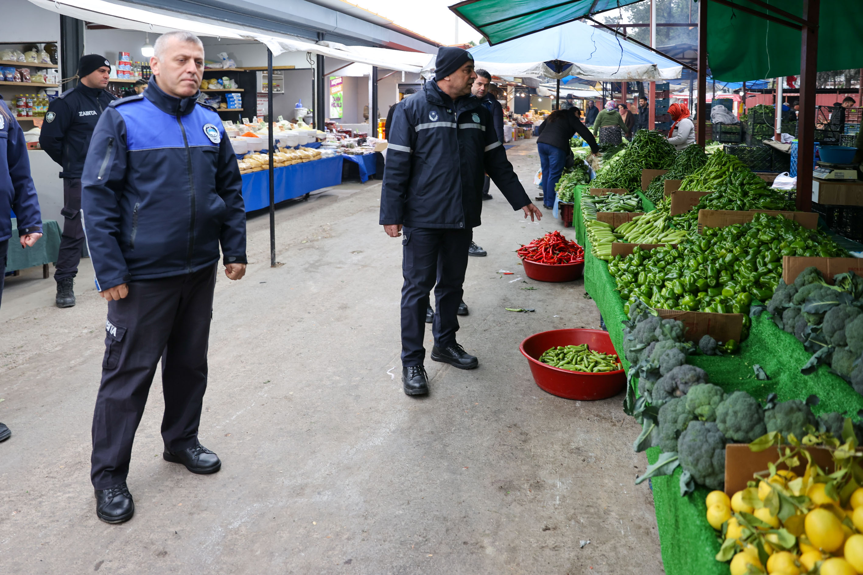 Şirinyer Pazar Yeri’nde Kaçak Tezgah Operasyonu (4)