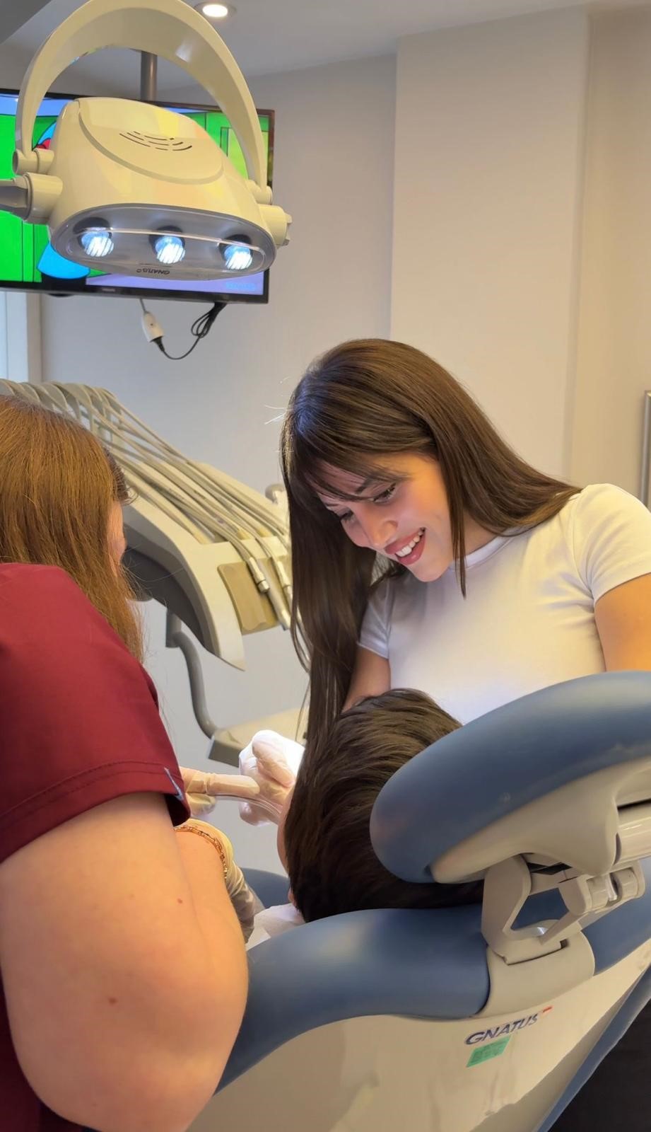 Sömestr Tatilinin Çocuklar Için Yalnızca Dinlenme Ve Eğlence Anlamına Gelmediğini Belirten Çocuk Diş Hekimi Sena Çölgeçen, Bu Dönemin Ağız Ve Diş Sağlığı Kontrolleri Açısından Önemli Bir Fırsat Sunduğuna Dikkat Çekti (1)