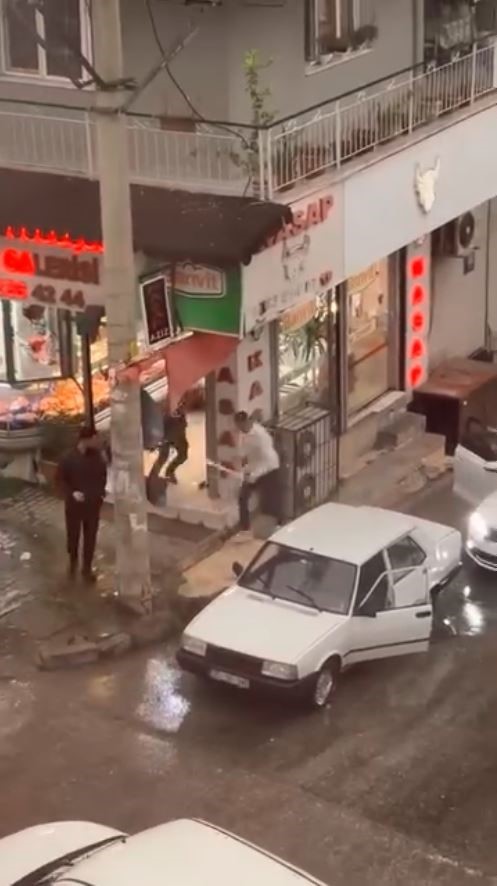 Sopayla Darp Edip Döner Bıçağıyla Kovalamıştı! İzmir'deki Maganda Hakkında Karar 2