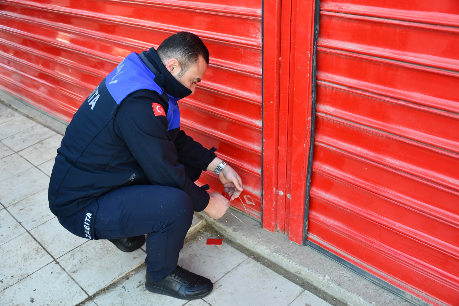 Torbalı’da Halk Sağlığını Tehdit Eden Marketlere Mühür (2)