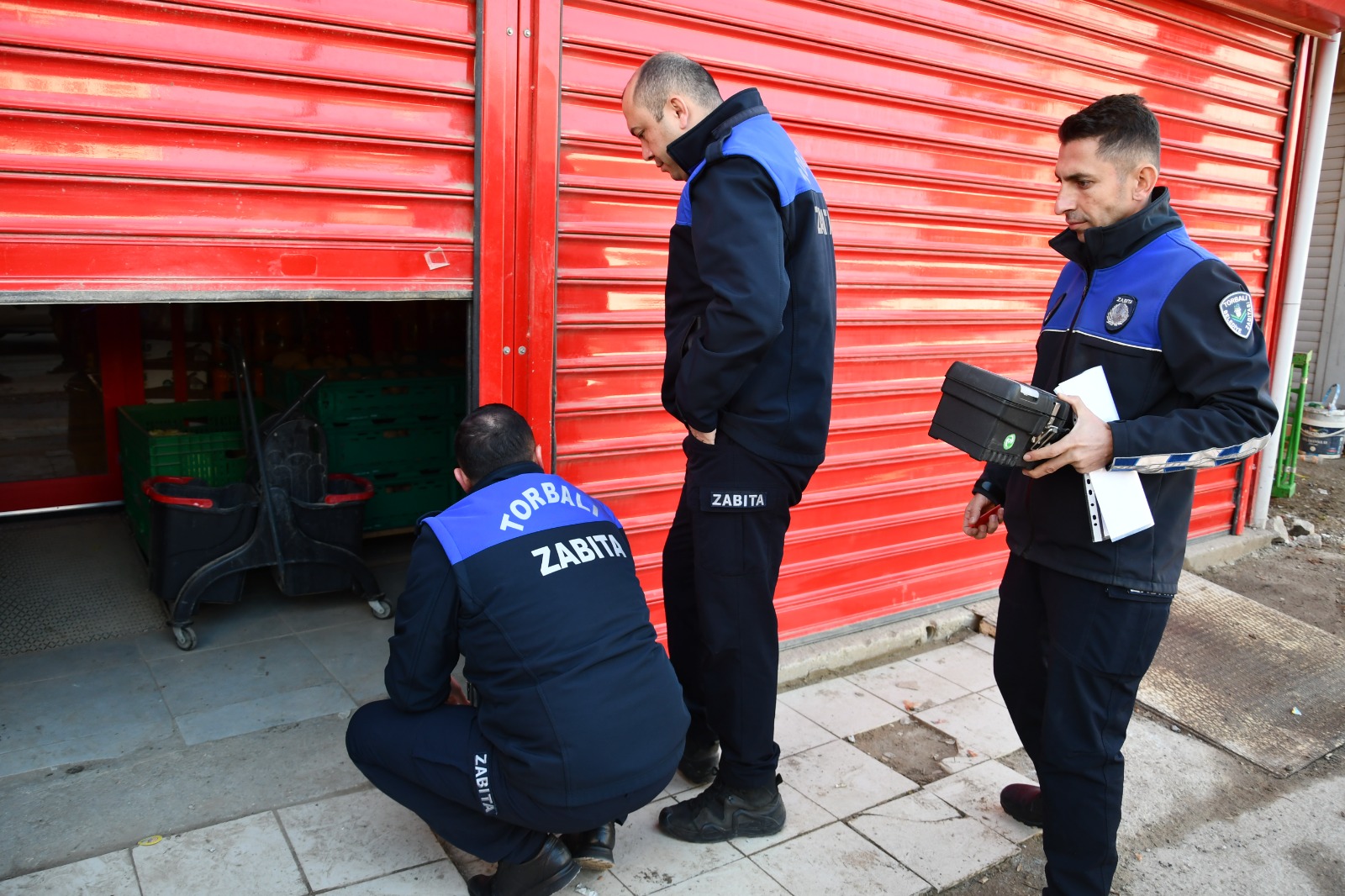 Torbalı’da Halk Sağlığını Tehdit Eden Marketlere Mühür (3)