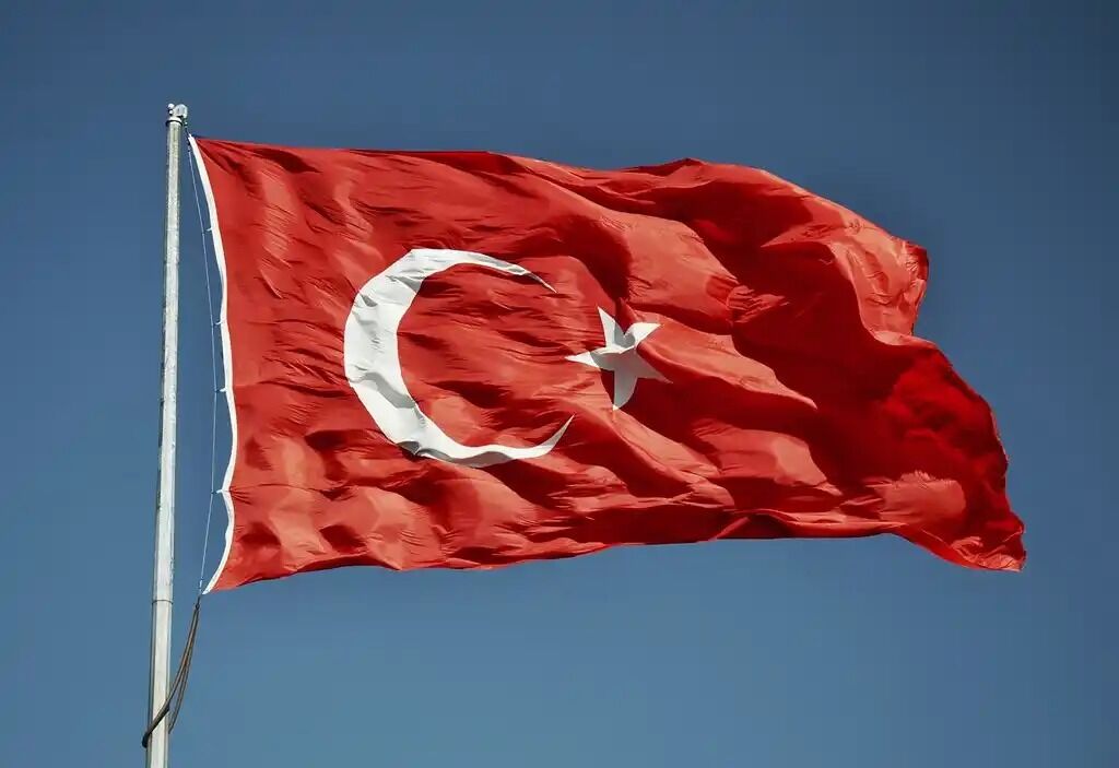 Türk Bayrağına Bir Çirkin Saldırı Daha!