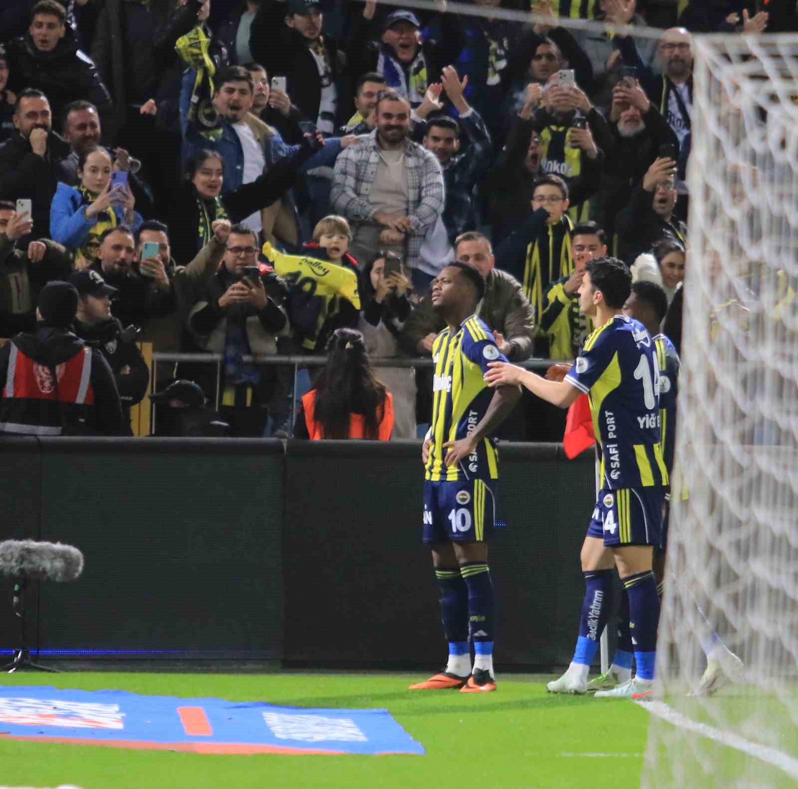 Turkcell Süper Kupa'da Finalin Adı Galatasaray Fenerbahçe