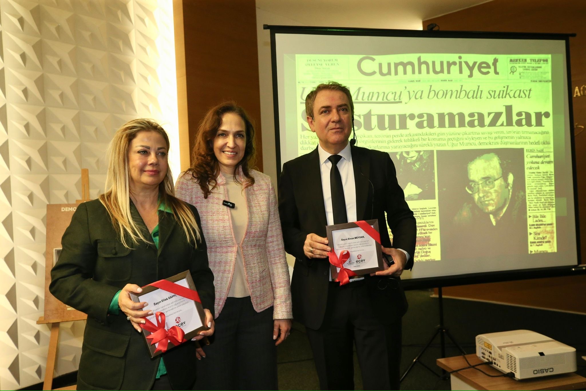 'Uğur Mumcu, Atatürk Ve Cumhuriyet' Buluşması Yoğun Ilgi Gördü (2)