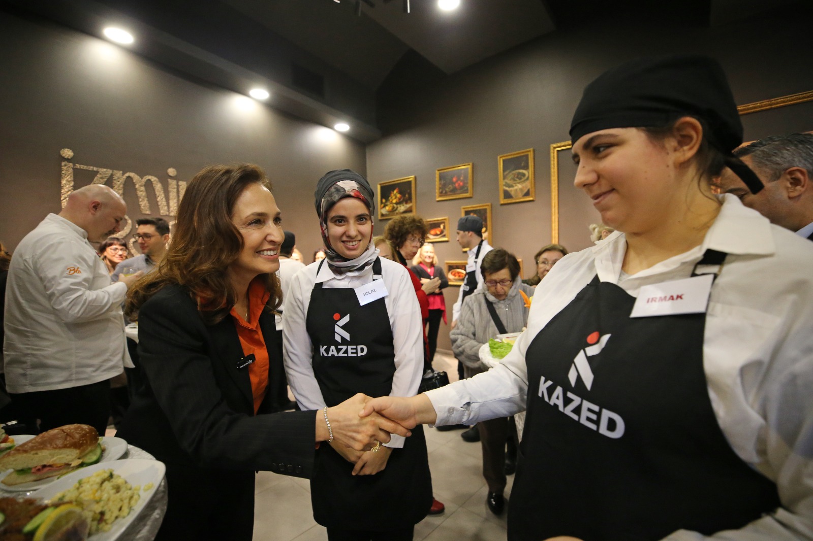 Karşıyaka’da özel gençler mutfakta hünerlerini sergiledi