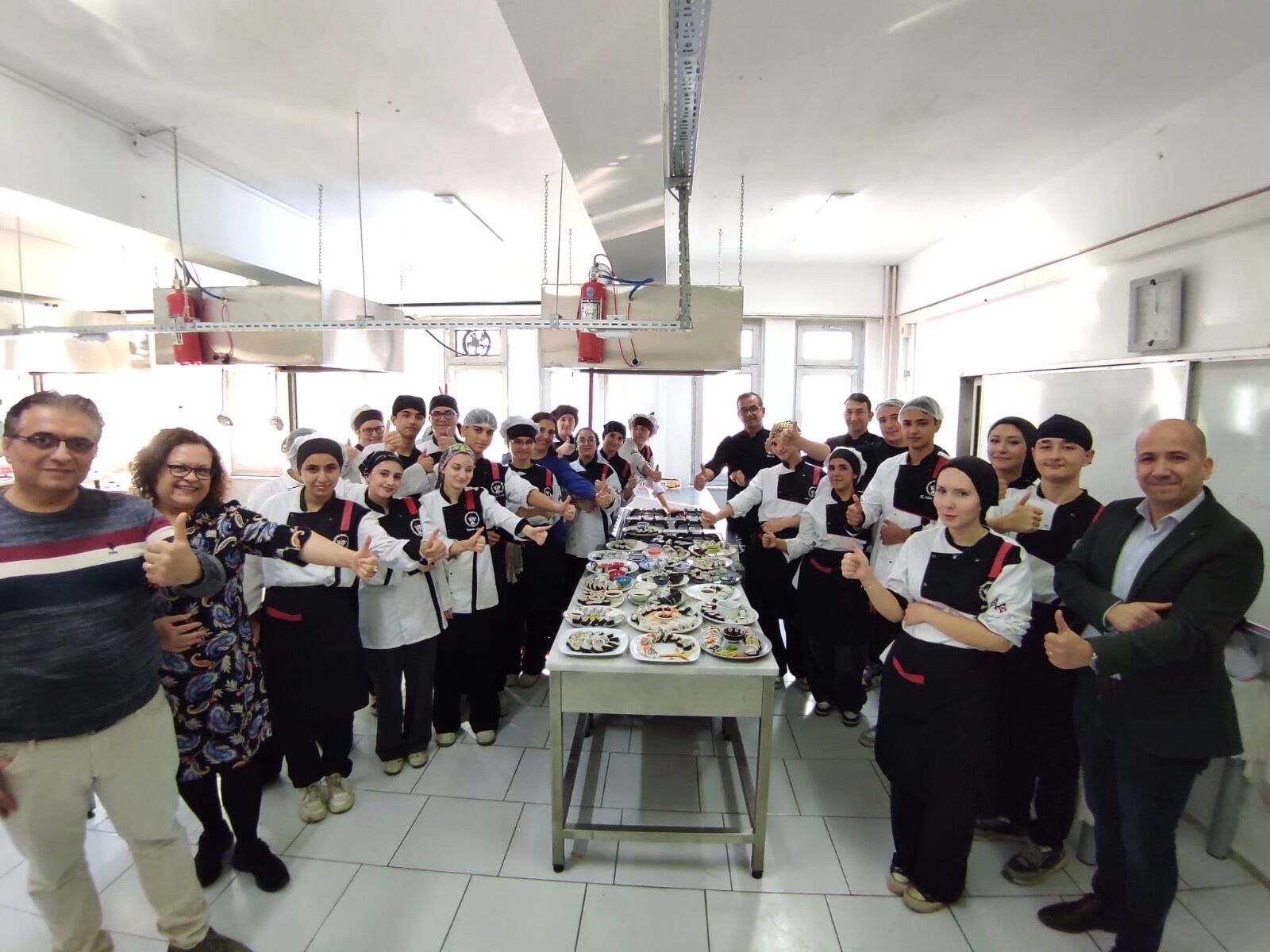 11. Sınıf Öğrencilerimize Sushi Atölyesi Düzenlendi (3)