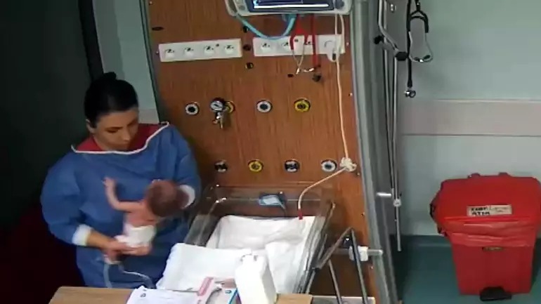 5 Günlük Bebeğe Şiddet Uygulamıştı... Aynı Hemşireden Ikinci Skandal! (2)