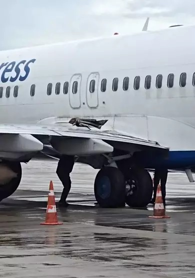 Antalya Havalimanı'nda Panik! Uçağın Iniş Takımları Kırıldı (1)