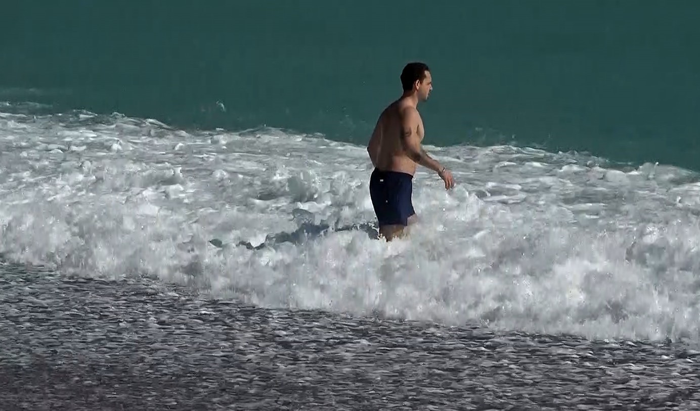 Antalya’da Yağmur Bitti, Güneşi Gören Sahile Koştu! (5)