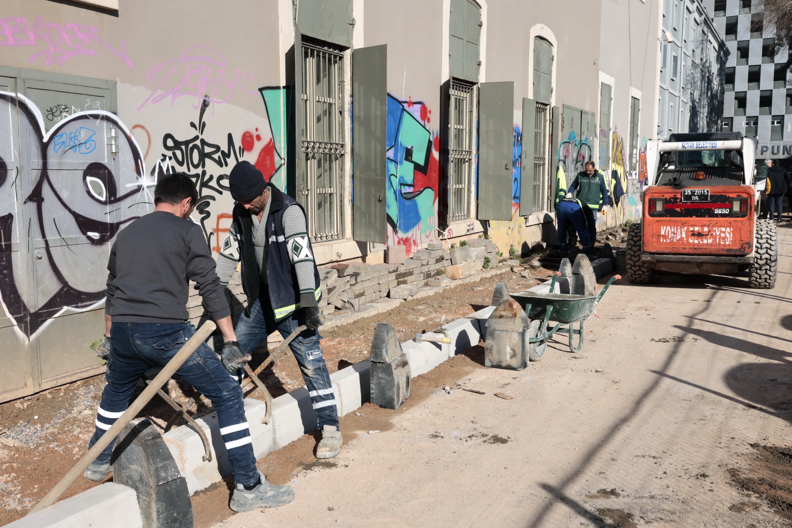 Başkan Mutlu Sahada Alsancak Baştan Sona Yenileniyor (5)