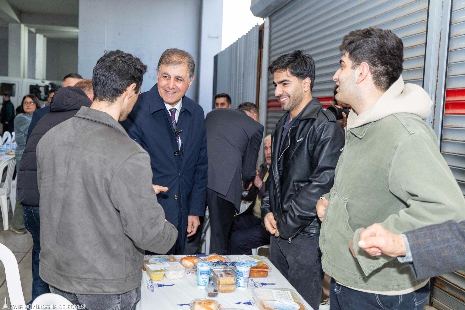 Başkan Tugay Binlerce Bucalıyla Ramazan Sofrasında Buluştu 55