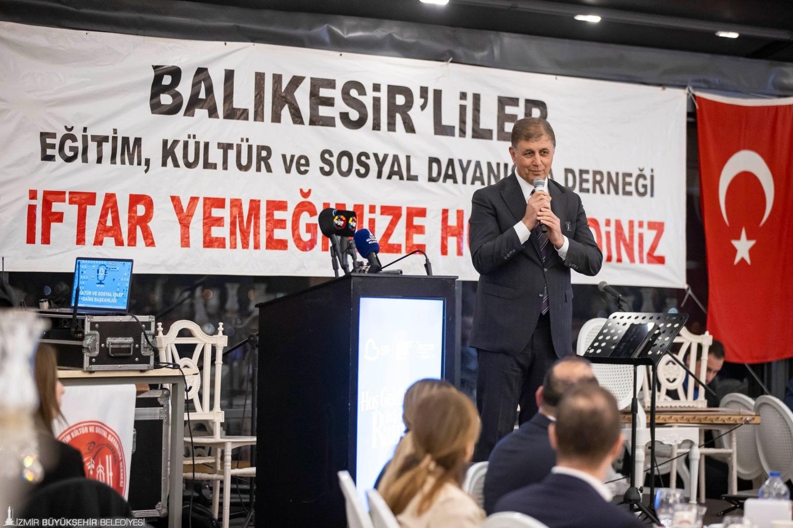 Başkan Tugay, İzmir'deki Balıkesirlilerle Iftarda Buluştu 2