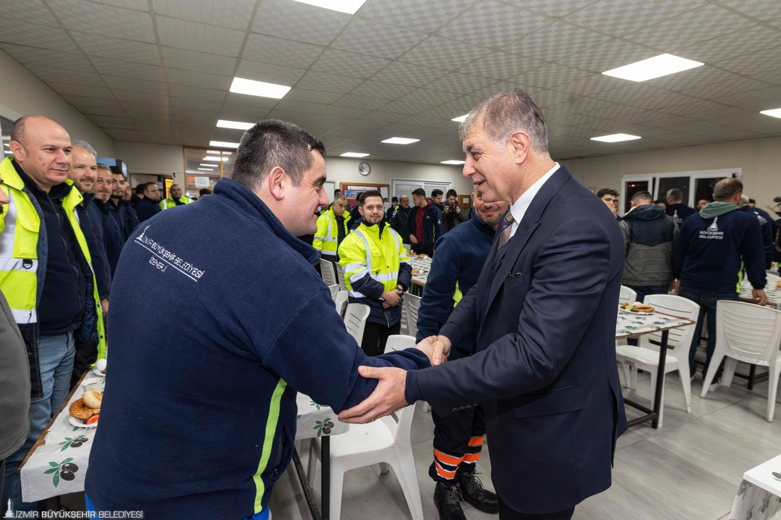 Başkan Tugay, Mesaiye Emekçi Ile Başladı