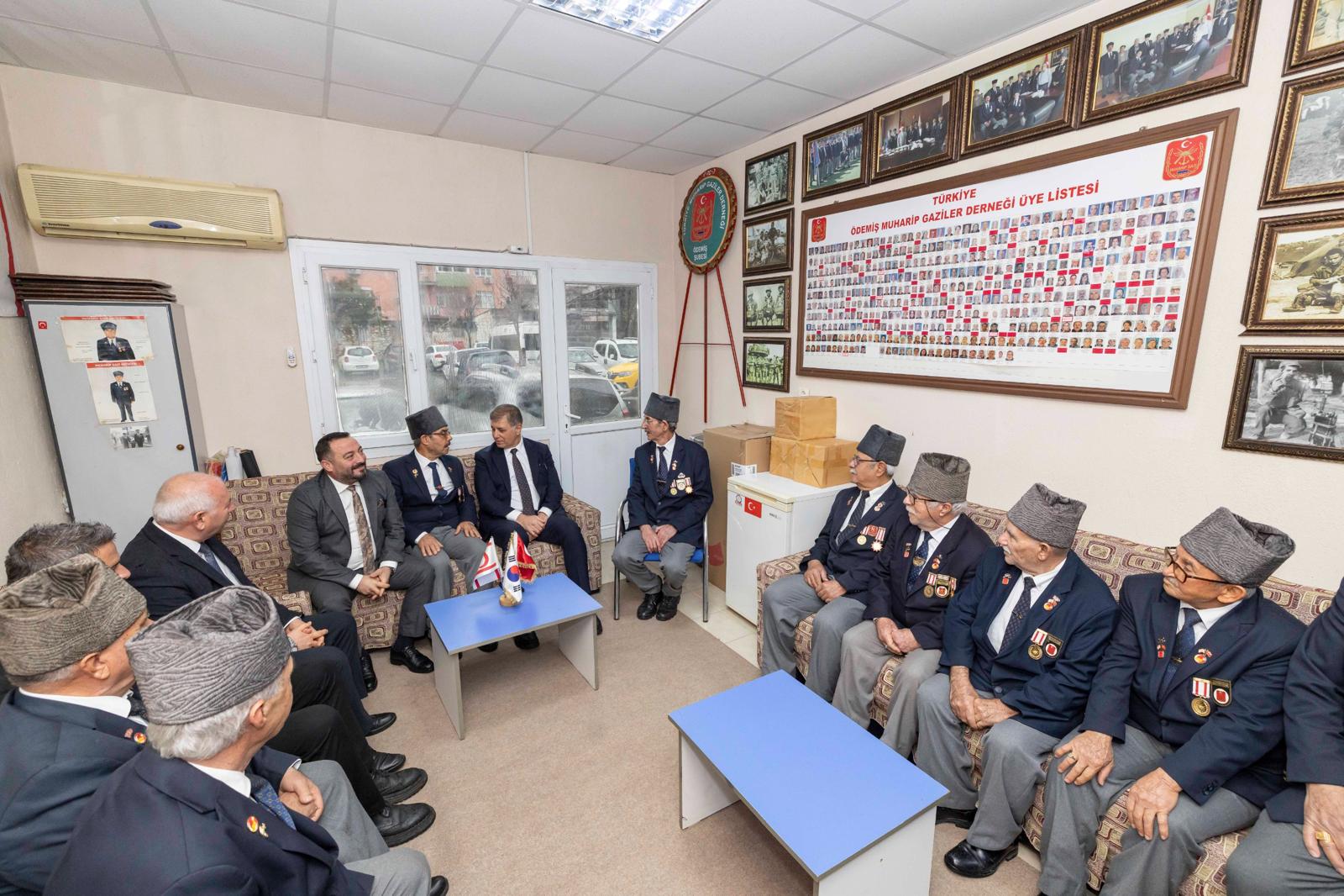 Başkan Tugay Ödemiş’te Sahaya Indi (5)