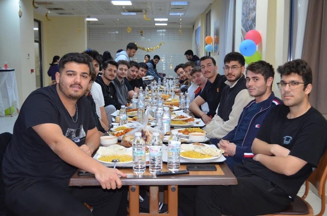 Bayındır Kaymakamı Murat Mete, Ramazan Ayının Manevi Havasını Üniversite Öğrencileriyle Paylaşmak Için Özel Bir Iftar Programında Bir Araya Geldi. (3)