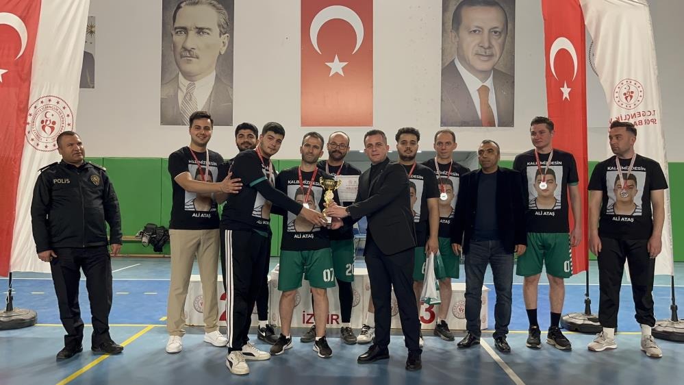 Bayındır’da Kurumlar Arası Voleybol Şenliği Sona Erdi 44