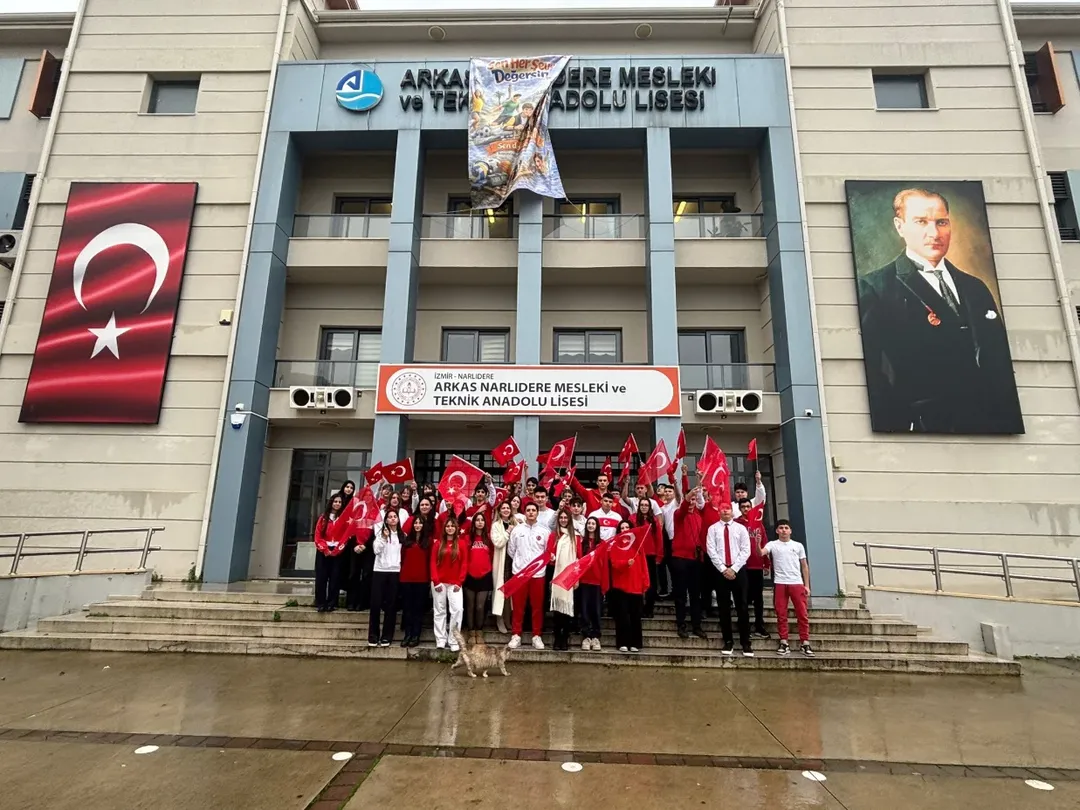 Bayrak Haftası, Okulumuz Arkas Narlıdere Mesleki Ve Teknik Anadolu Lisesinde Büyük Bir Coşkuyla Yaşandı. (3)
