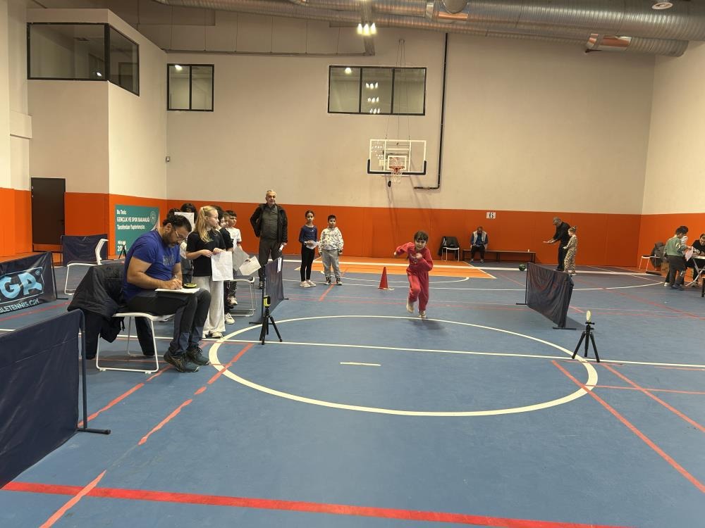 Bergama’da Geleceğin Yıldızları Sahada 33