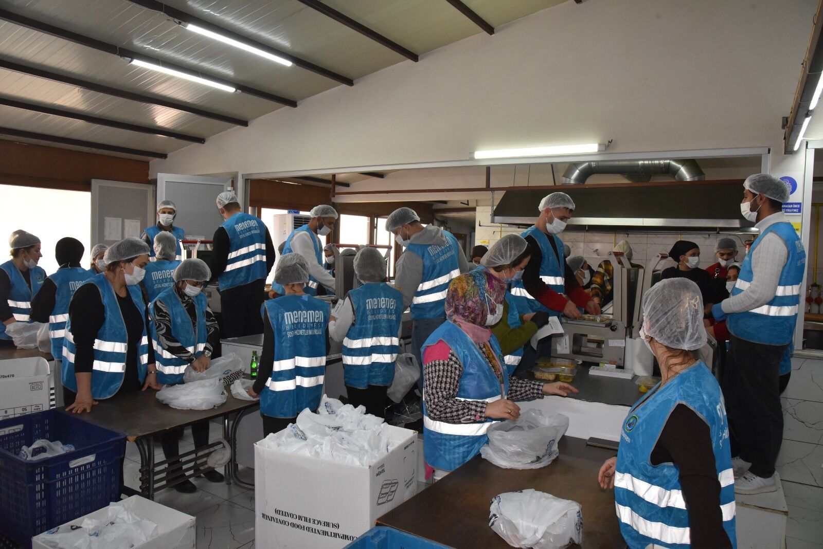 Binlerce Kişilik Yemek Kapasitesiyle Menemen Fark Yaratıyor! (2)-1