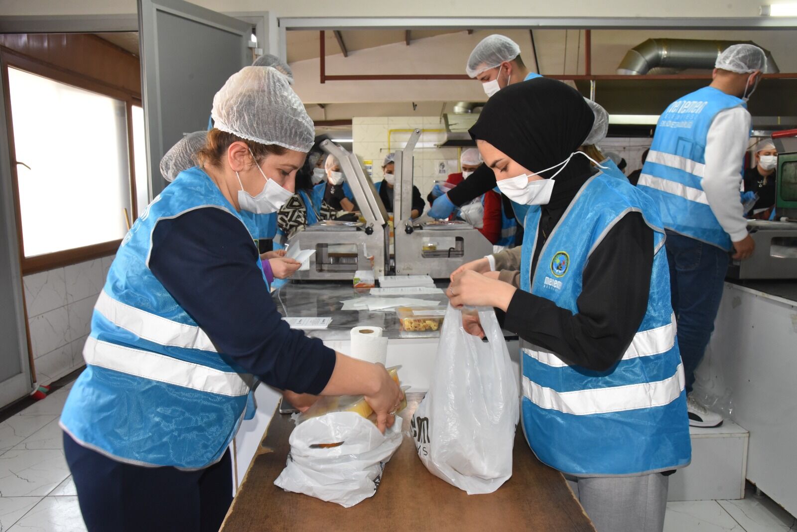 Binlerce Kişilik Yemek Kapasitesiyle Menemen Fark Yaratıyor! (6)