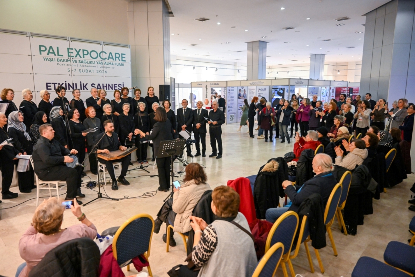 Bornova, Sağlıklı Yaş Alma Hizmetlerini Vitrine Çıkardı (1)