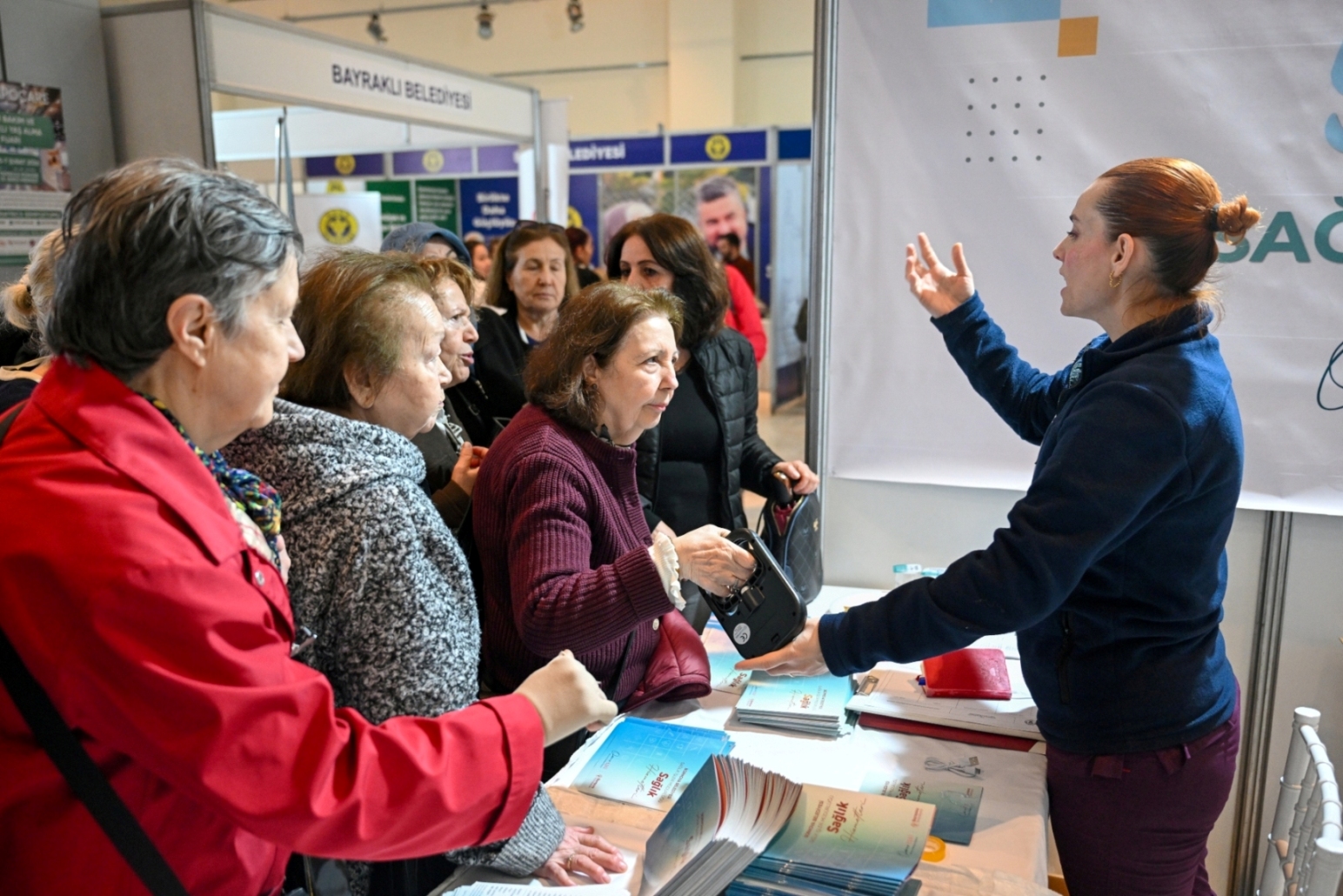 Bornova, Sağlıklı Yaş Alma Hizmetlerini Vitrine Çıkardı (2)