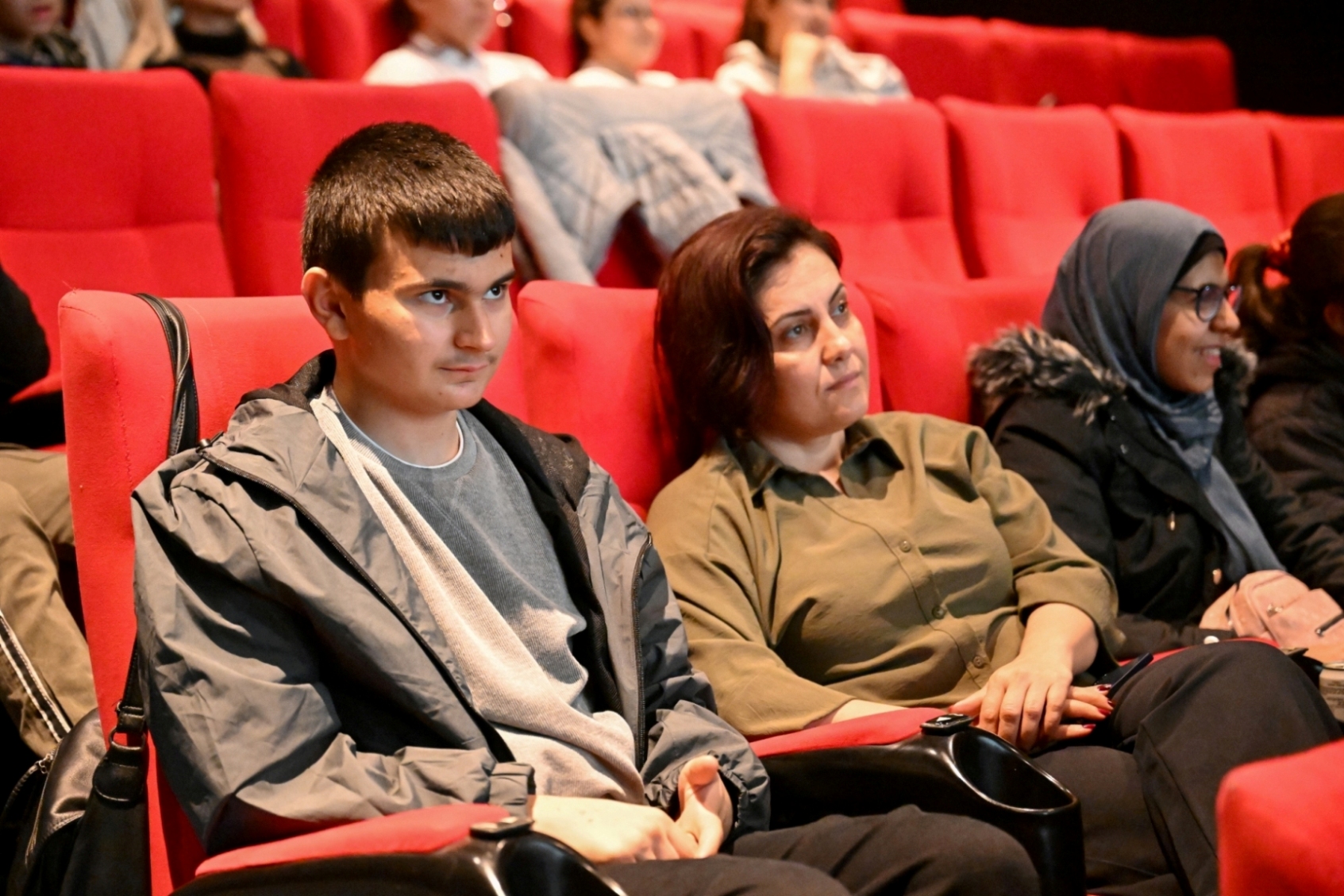 Bornova’da Özel Eğitim Alan Öğrenciler Için Düzenlenen Sinema Etkinliği, Renkli Görüntülere Sahne Oldu. (1)