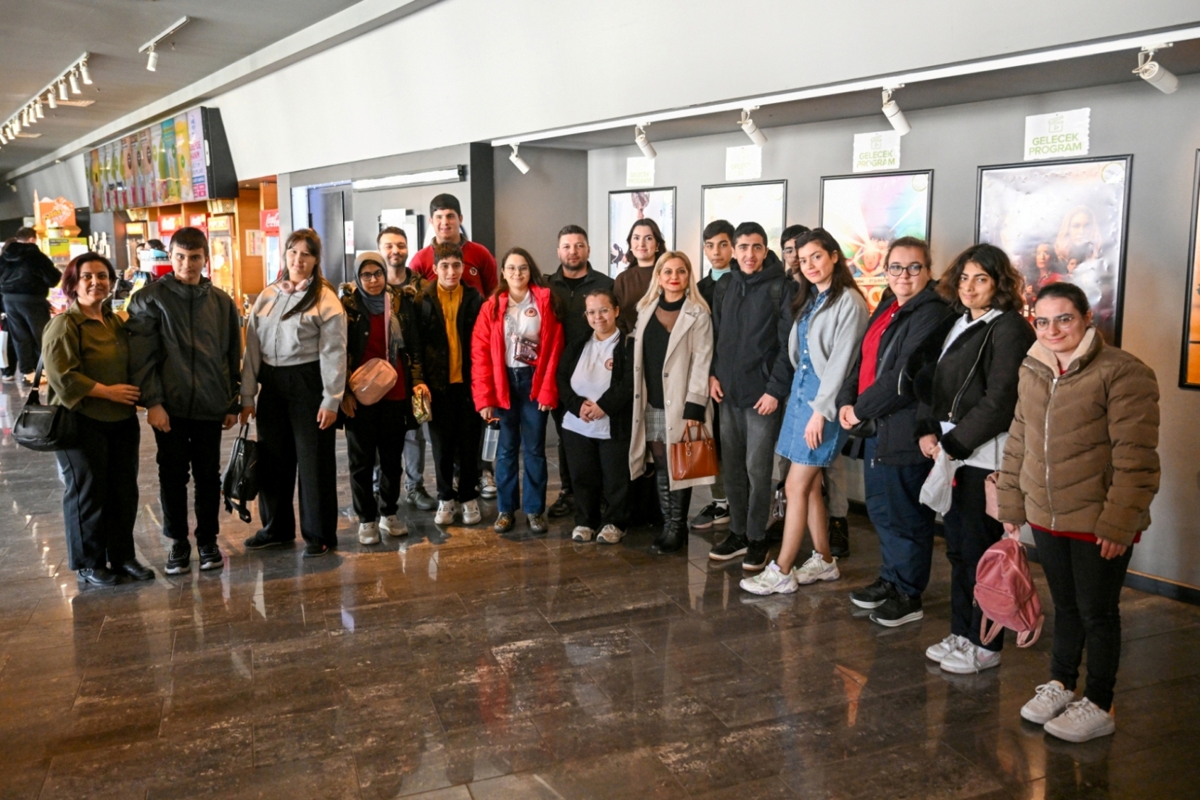 Bornova’da Özel Eğitim Alan Öğrenciler Için Düzenlenen Sinema Etkinliği, Renkli Görüntülere Sahne Oldu. (4)