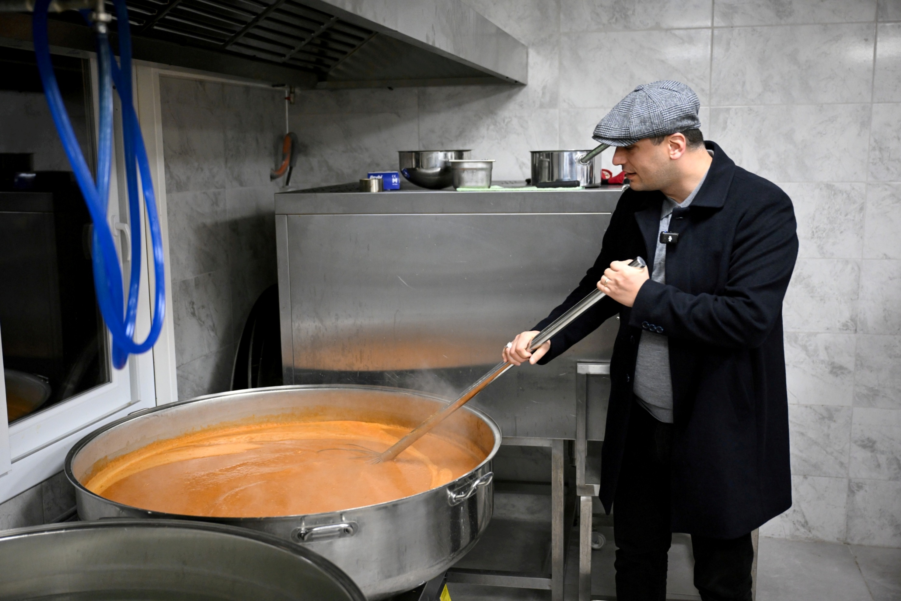 Bornova’da Ramazan Farkı Metro Durakları Artık ‘Dayanışma Noktası’ (1)