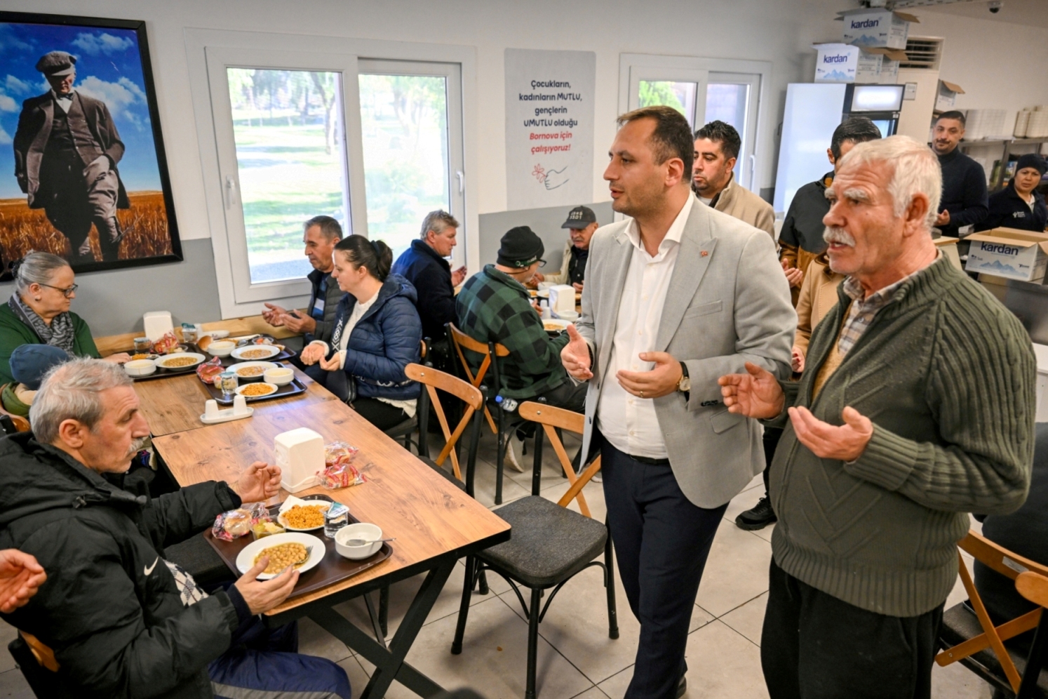 Bornova’da Ramazan Farkı Metro Durakları Artık ‘Dayanışma Noktası’ (4)