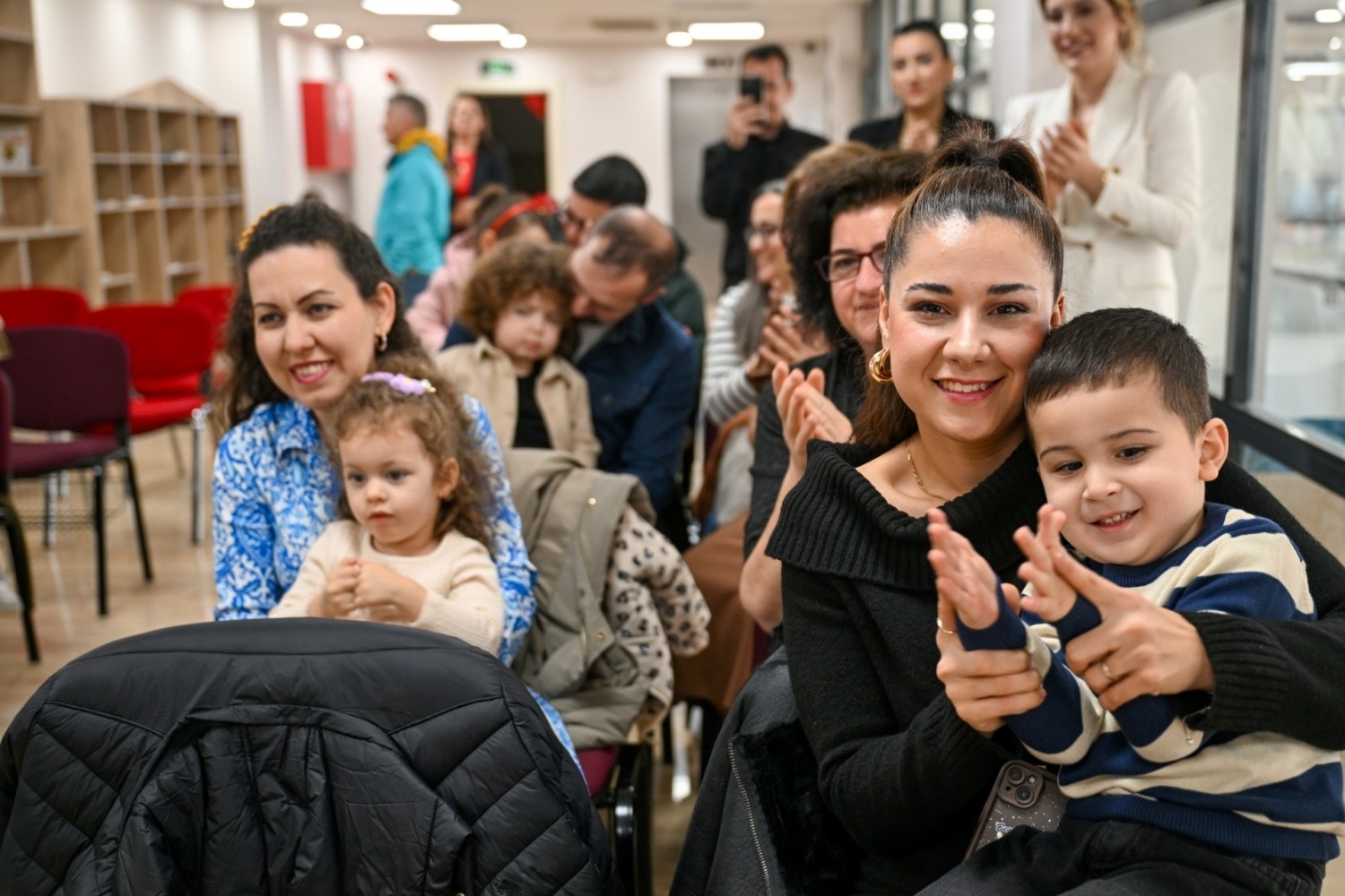 Bornova’da Sevgi Günü’nde Minikler Aileleriyle Dans Etti (1)