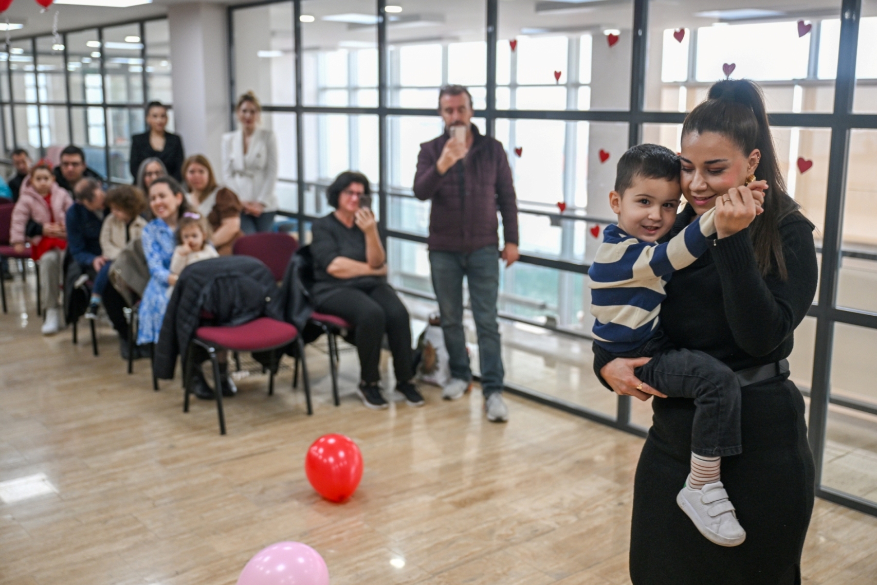 Bornova’da Sevgi Günü’nde Minikler Aileleriyle Dans Etti (2)