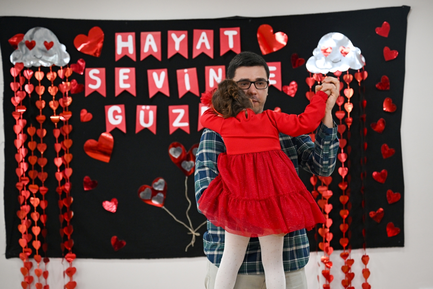 Bornova’da Sevgi Günü’nde Minikler Aileleriyle Dans Etti (3)