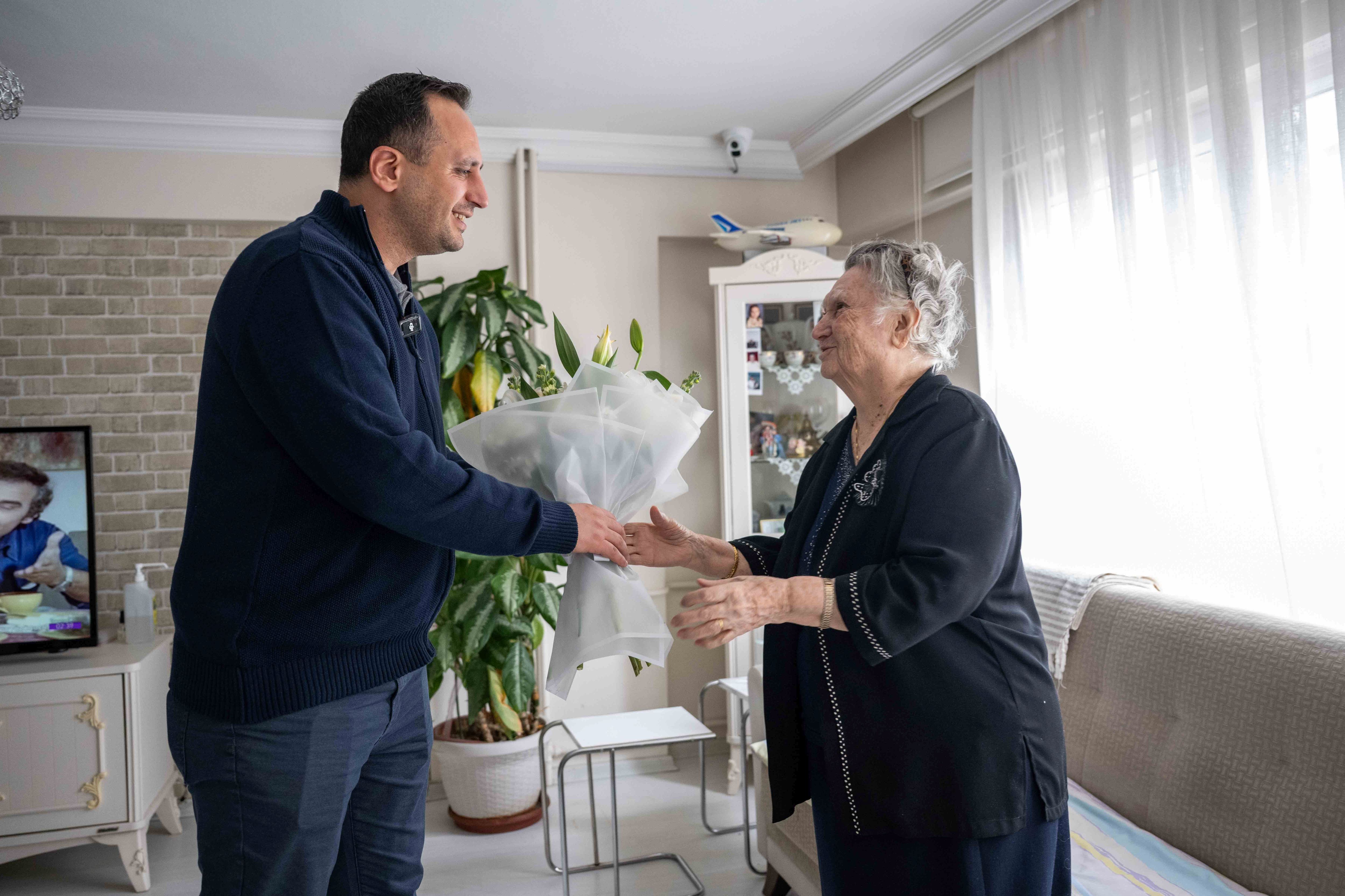 Bornova'da Sevgililer Günü’nde Vefa Ve Şefkat Buluşması (1)