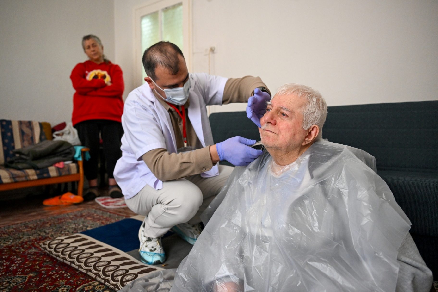 Bornova'da Ücretsiz Hizmetler Yüzleri Güldürüyor (1)