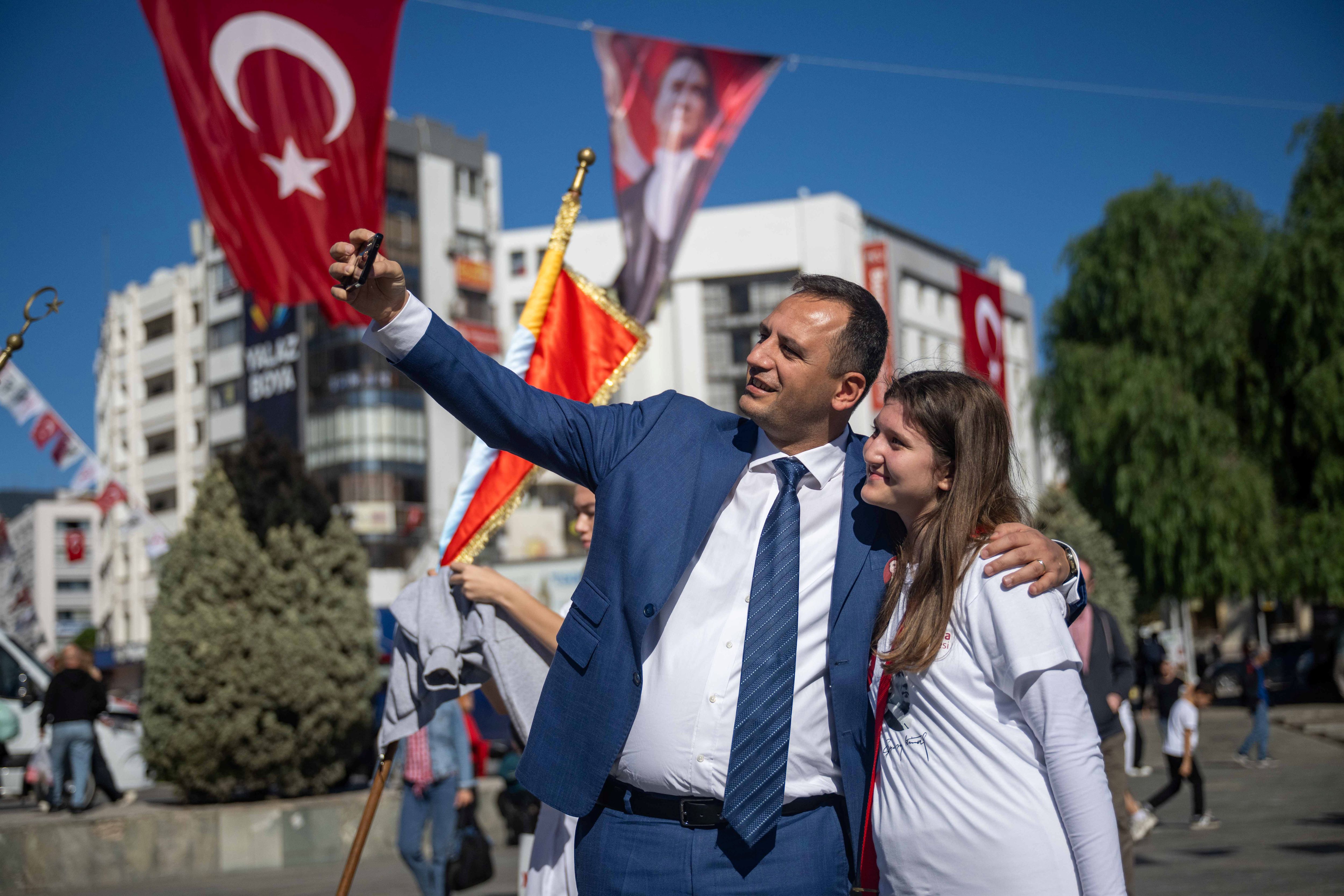 Bornova’da Üniversitelilere Yeni Burs Modeli Altın Gelecek Başlıyor (2)