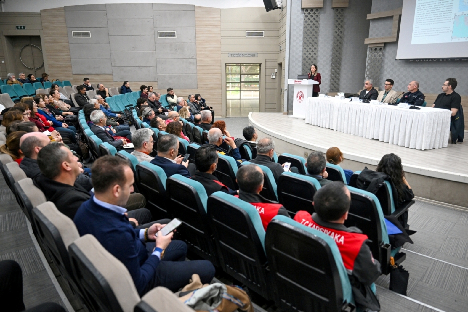 Bornova’daki Deprem Panelinde Kritik Mesaj (1)