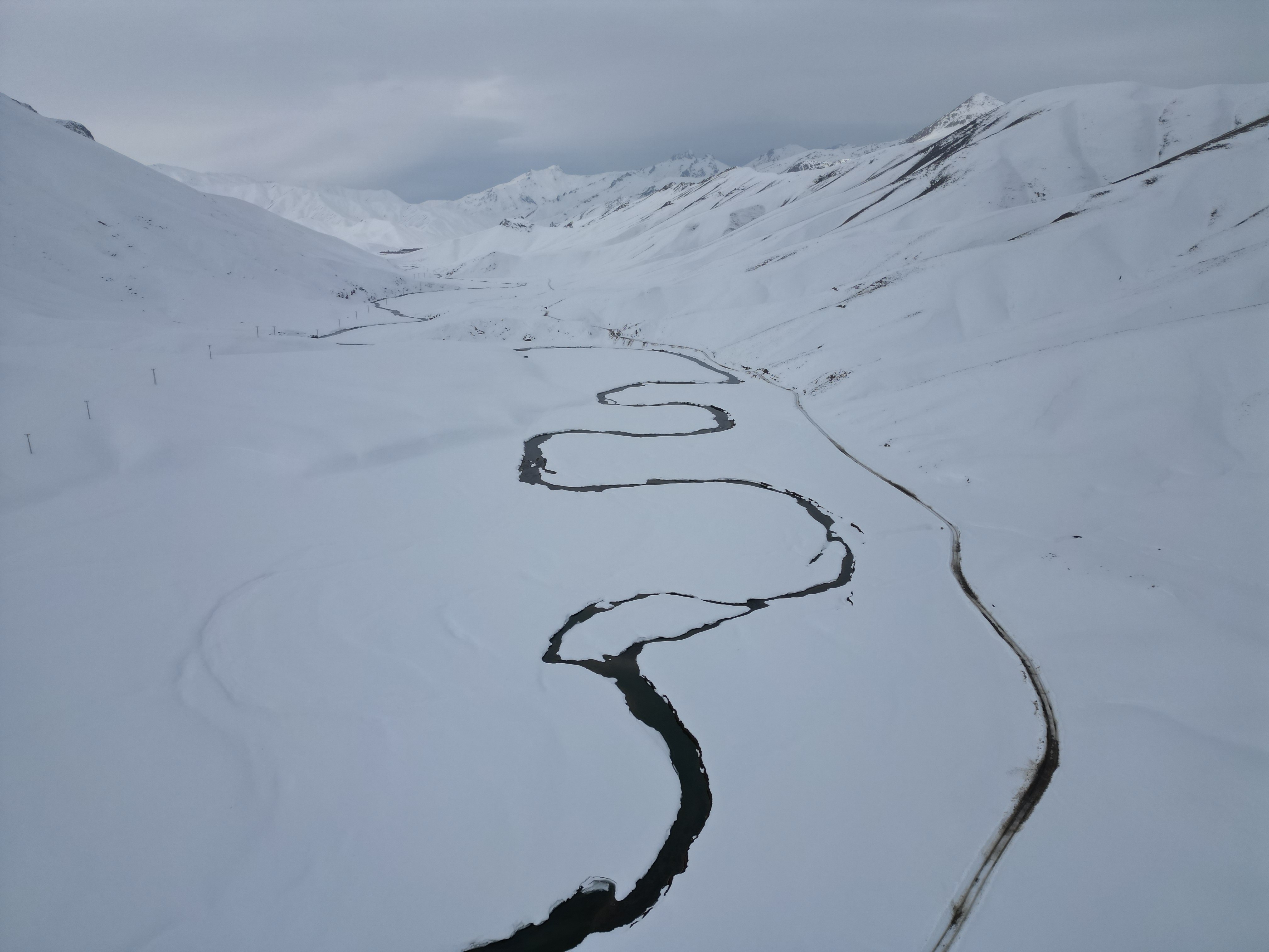 Buzlar Eriyince Ortaya Çıkan Manzara Nefes Kesti! (3)