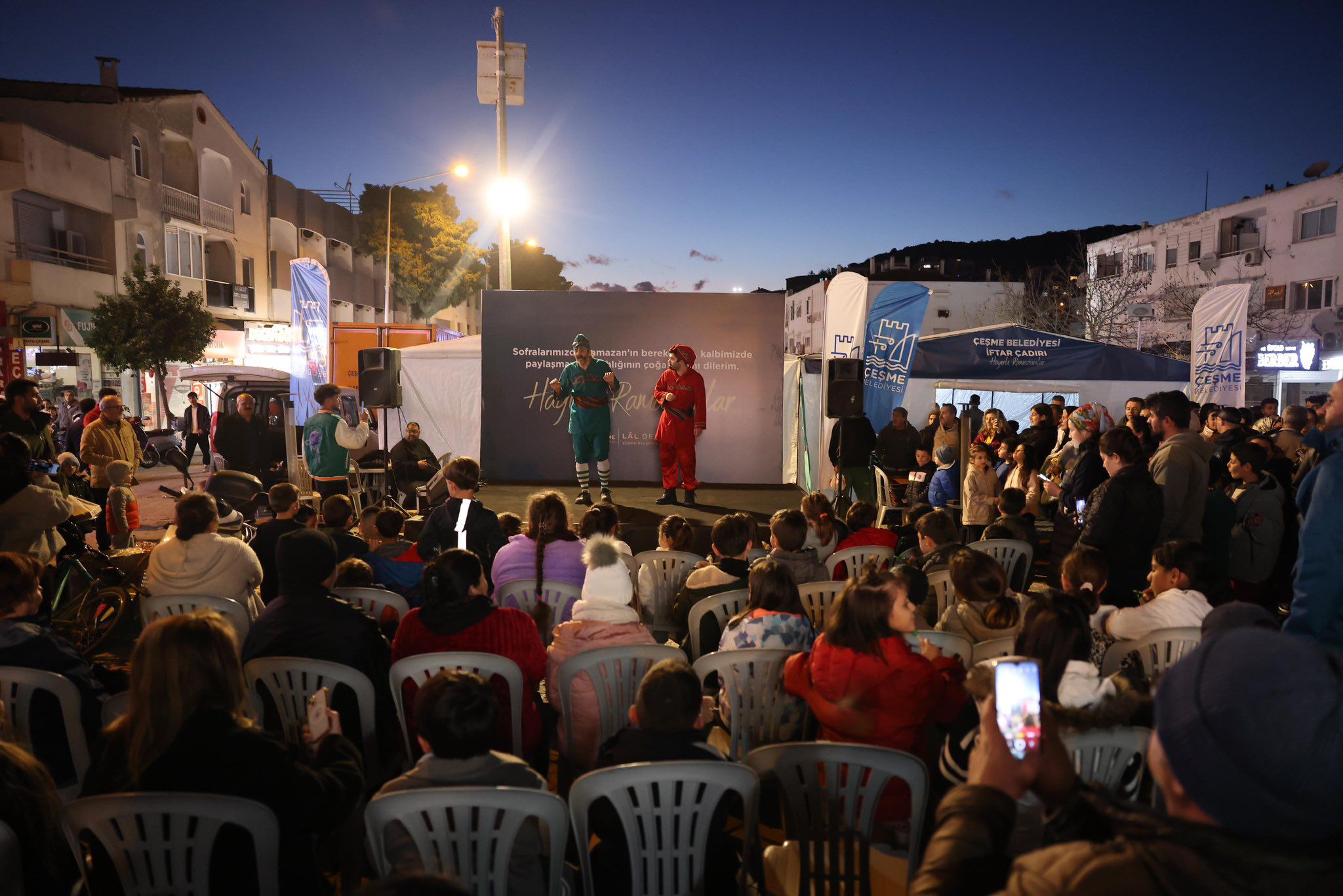 Çeşme’de Ilk Iftar Sofrası Mehmetçik Parkı’nda Kuruldu (2)
