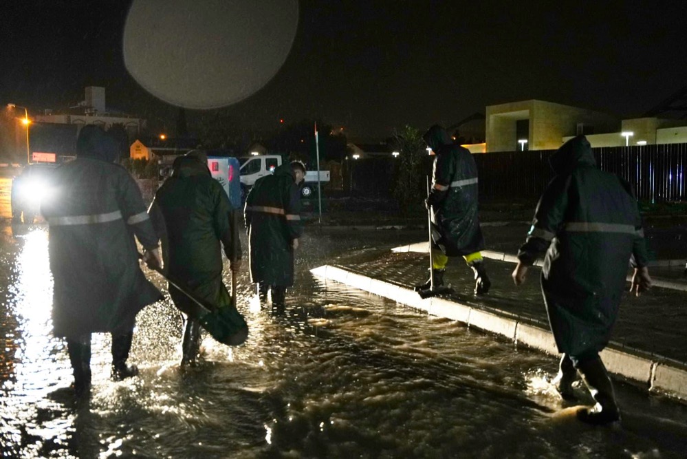 Çeşme’de Şiddetli Yağışa Karşı Kesintisiz Mücadelephoto 2026 01 26 21 59 55 4