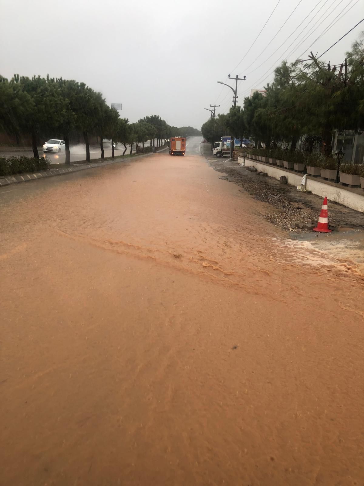 Çeşme'yi Sağanak Yağmur Vurdu! (2)